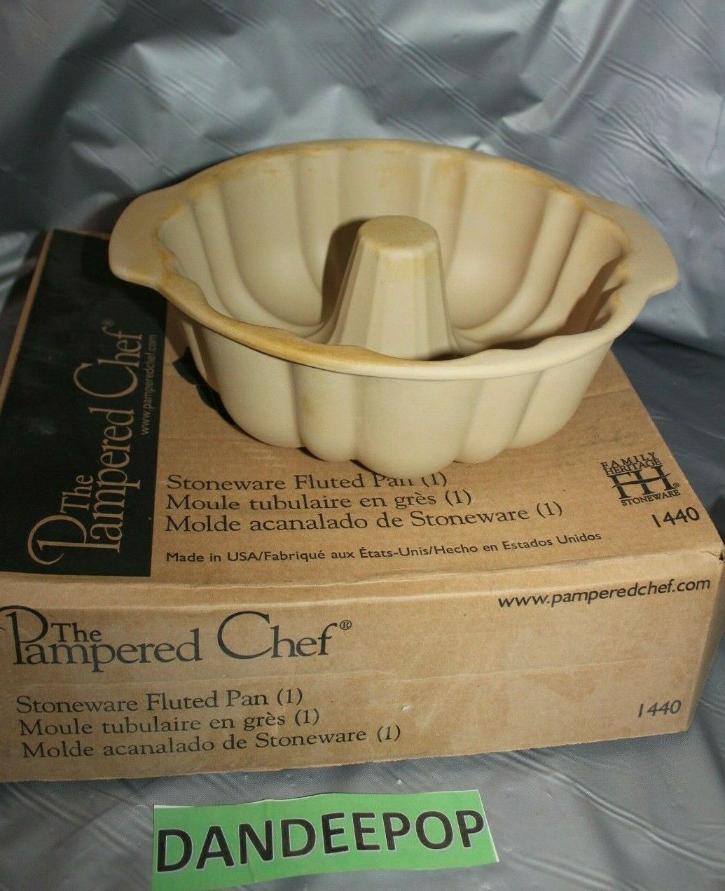 The Pampered Chef Family Heritage Stoneware Fluted Pan 1440 Bread Cake