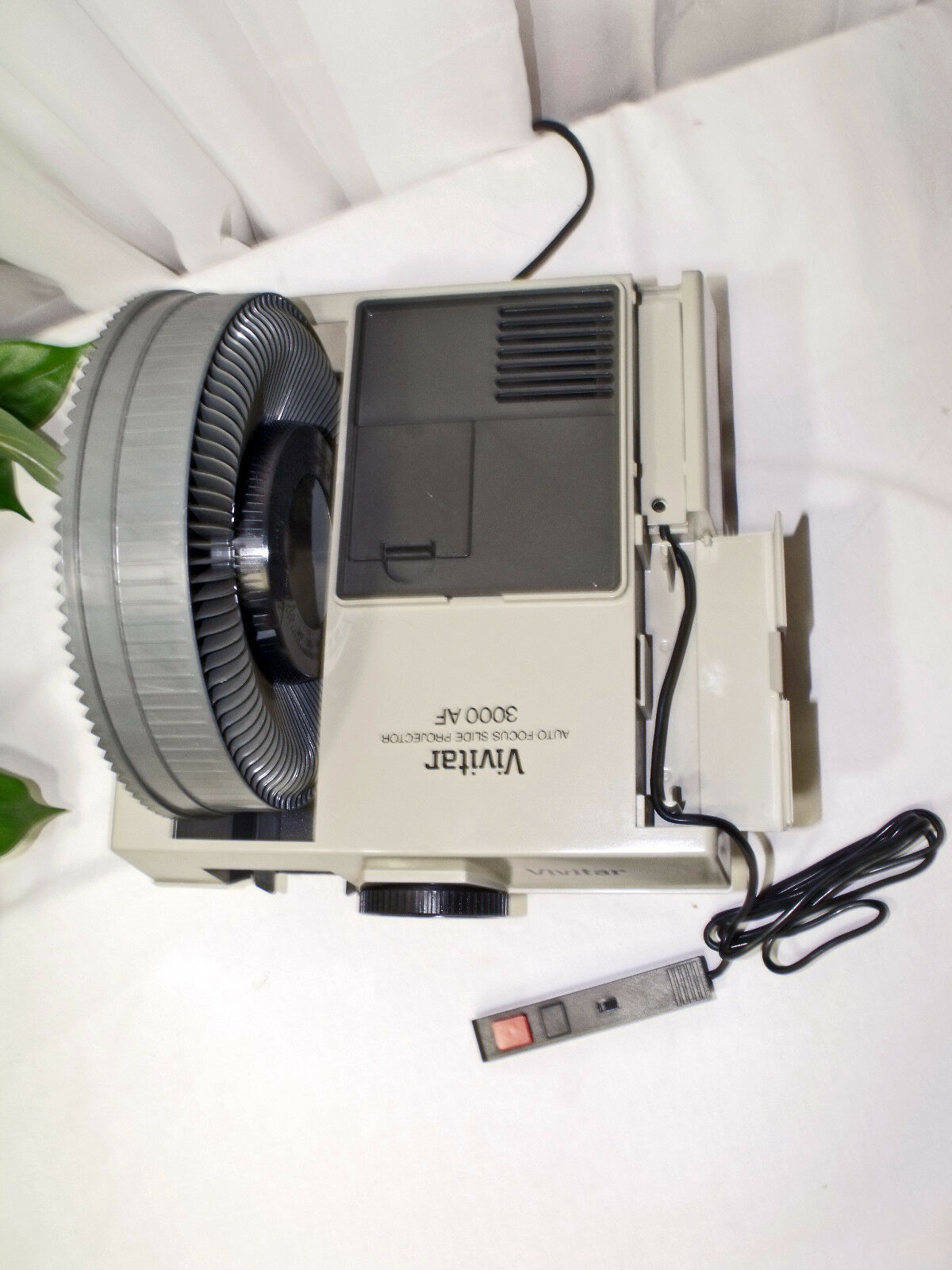 Vintage Vivitar 3000AF Auto Focus Slide Projector w/ Corded Remote