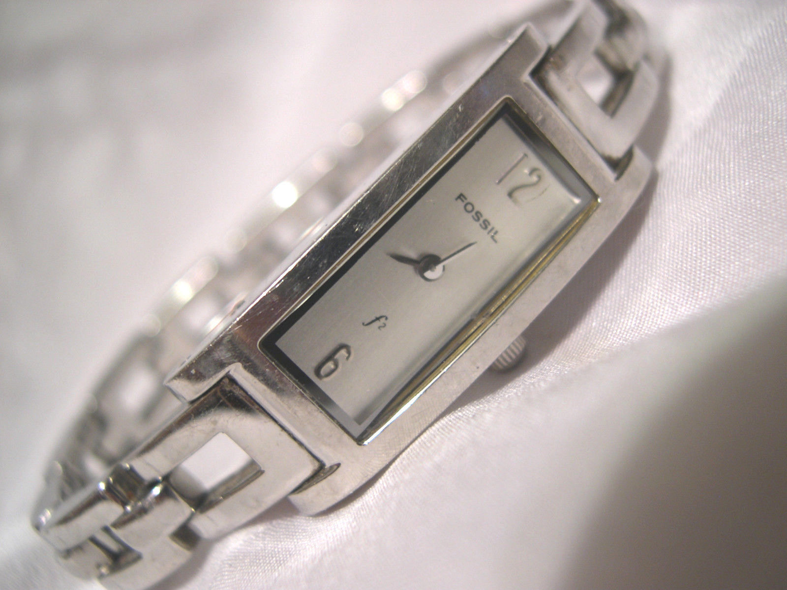 L62. Fossil F2, Ladies Silver Tone 