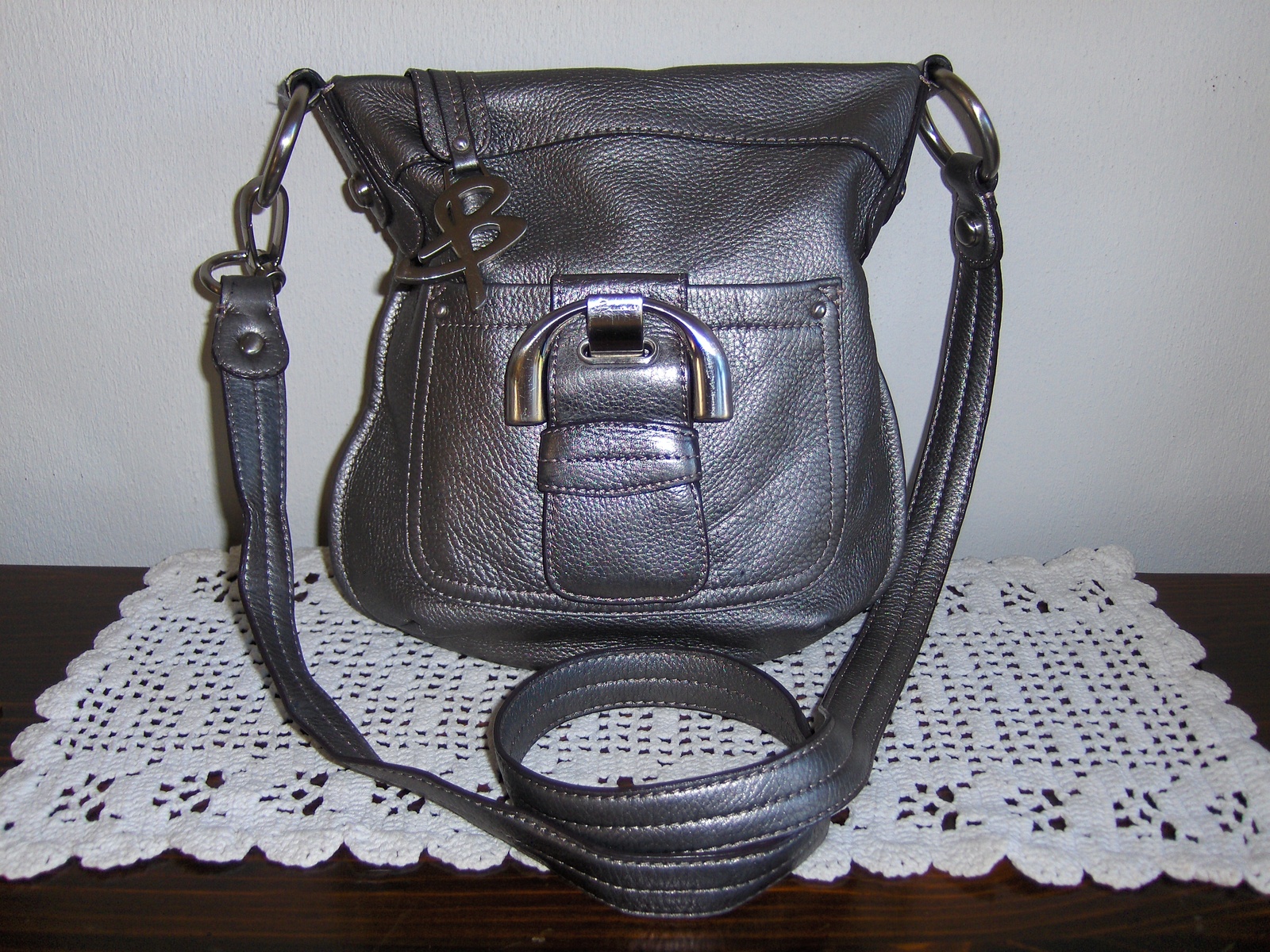 B. Makowsky Silver Leather Crossbody Purse Shoulder Bag Metallic Moto ...