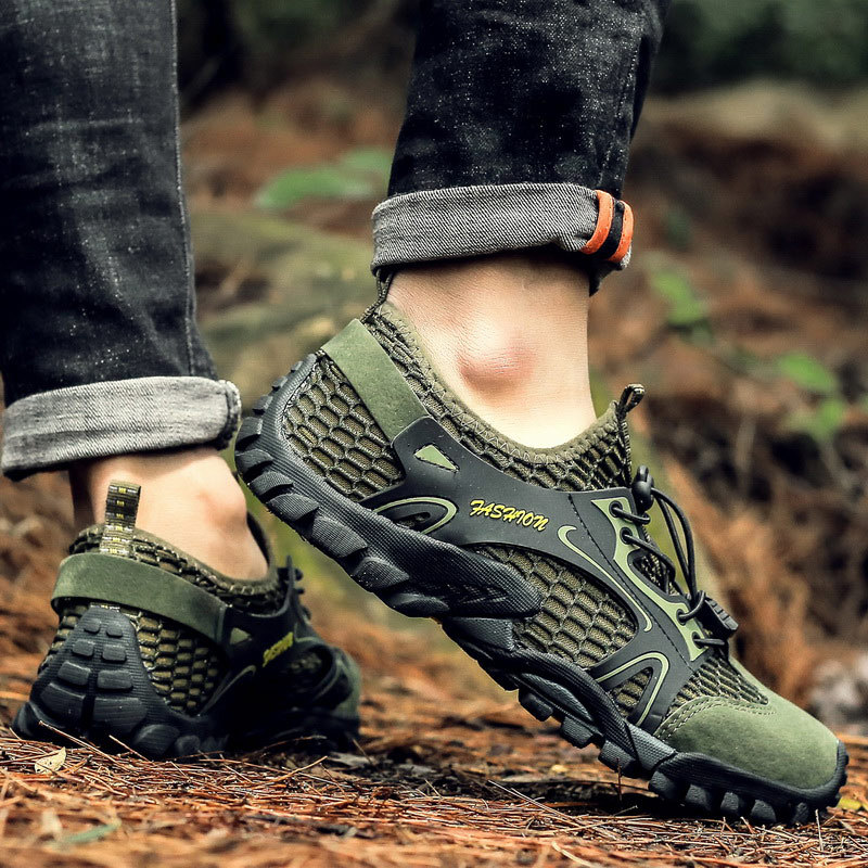 Breathable outdoor shoes
