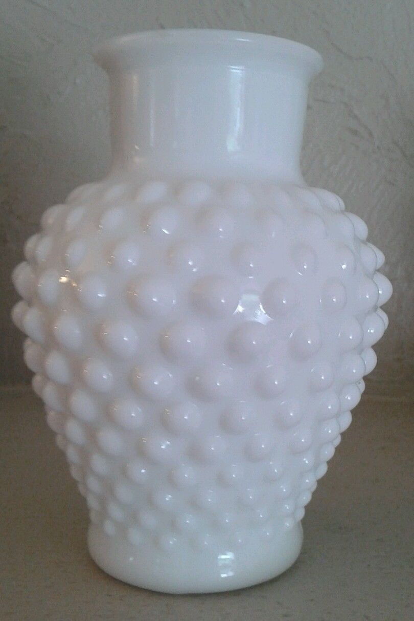 Vintage Fenton Milk Glass Vase Hobnail Unmarked White Excellent Condition Fenton