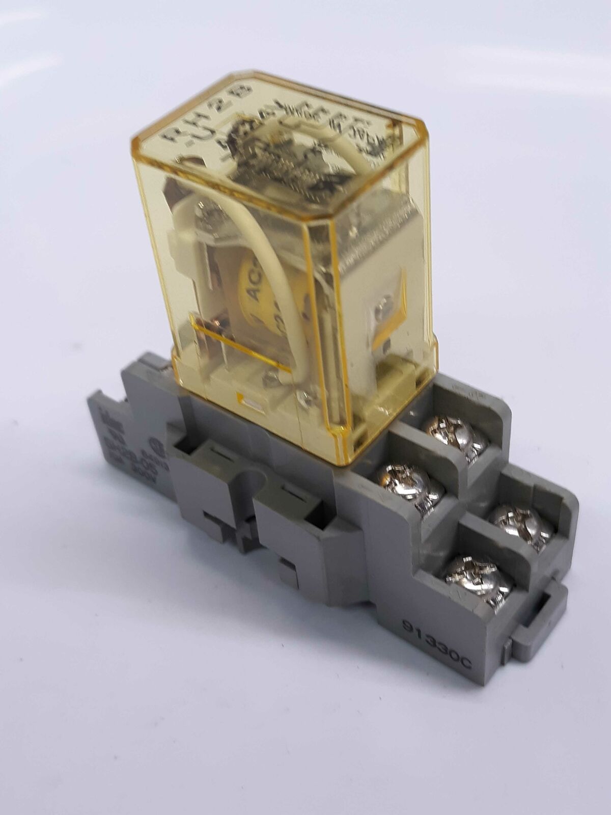 Idec 24V Relay & SH2B05 Base RH2BU General Purpose Relays