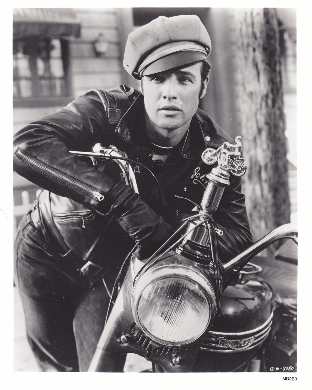 MARLON BRANDO IN THE WILD ONE 8X10 PHOTOGRAPH ORIGINAL RARE - Black & White