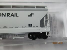 Micro-Trains # 09200512 Conrail 2-Bay Covered Hopper. N-Scale image 3