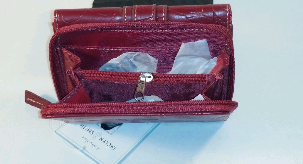 jaclyn smith wallet