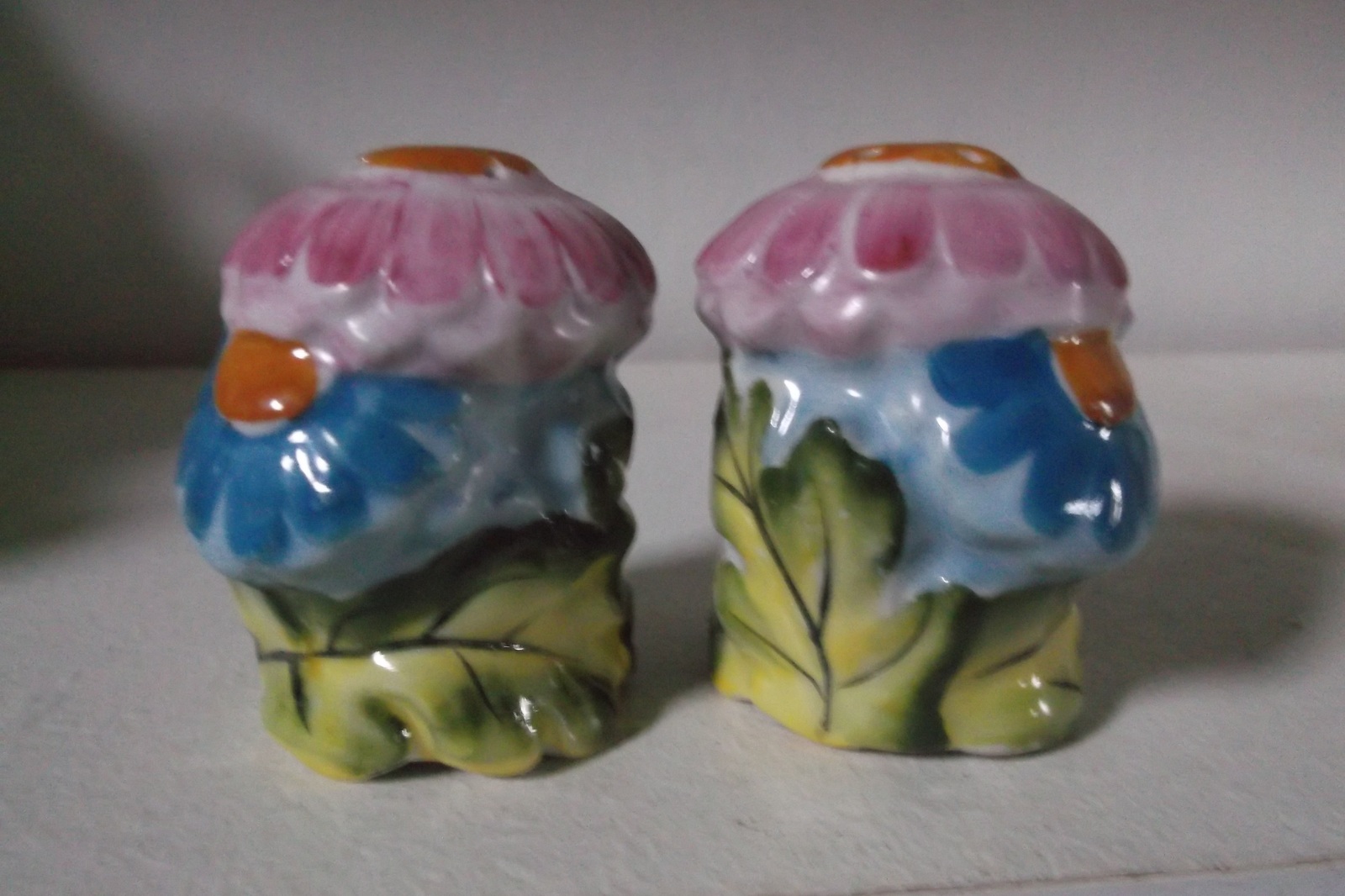 Vintage Occupied Japan Shakers Flower Salt & Pepper Shaker Set Floral