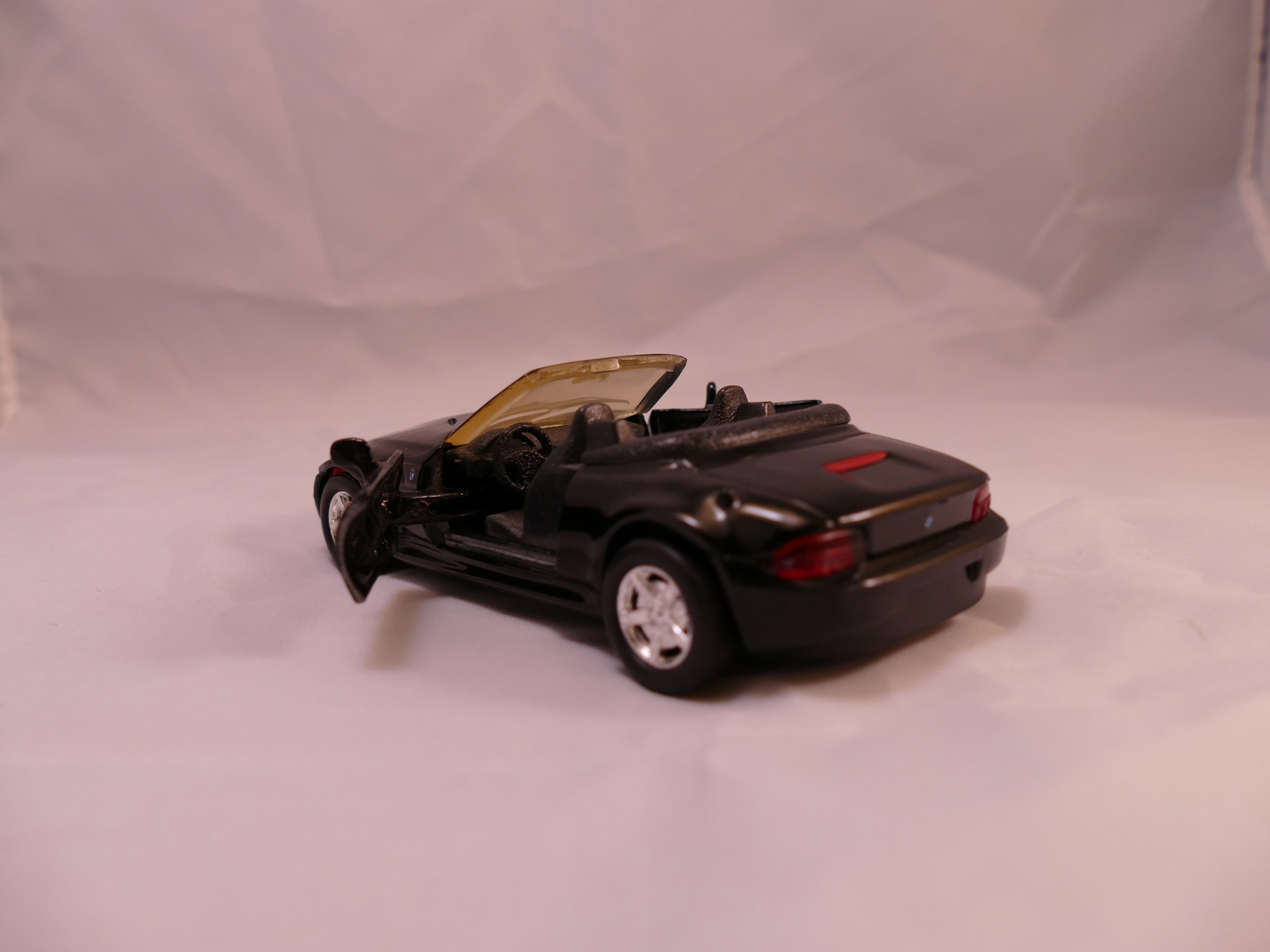 Tins Toys BMW Z3 Diecast Car Officially Licensed Product Scale 136
