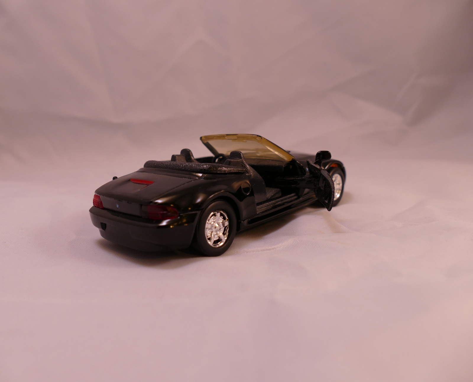 Tins Toys BMW Z3 Diecast Car Officially Licensed Product Scale 136