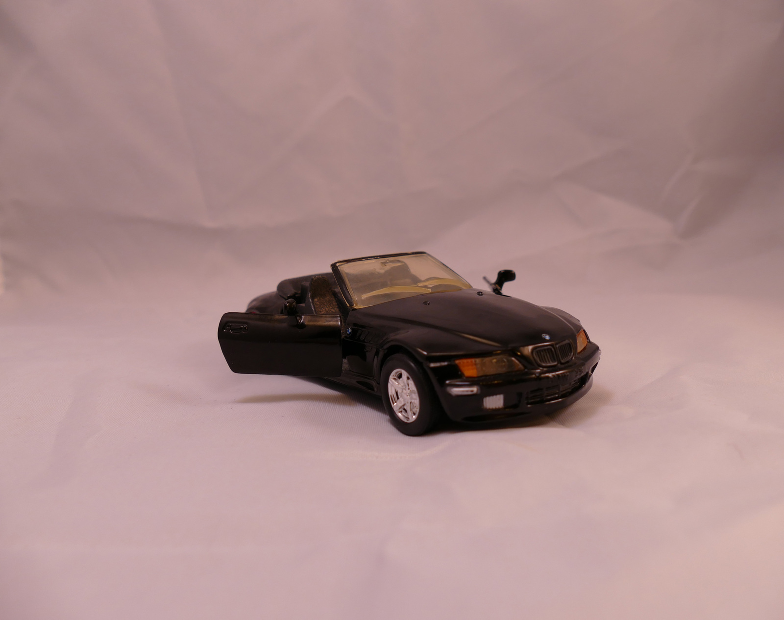Tins Toys BMW Z3 Diecast Car Officially Licensed Product Scale 136