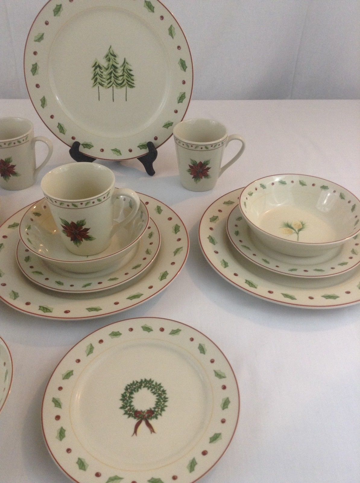 Merry Brite 16 Piece Stoneware Holiday Christmas Dinnerware Service Of ...