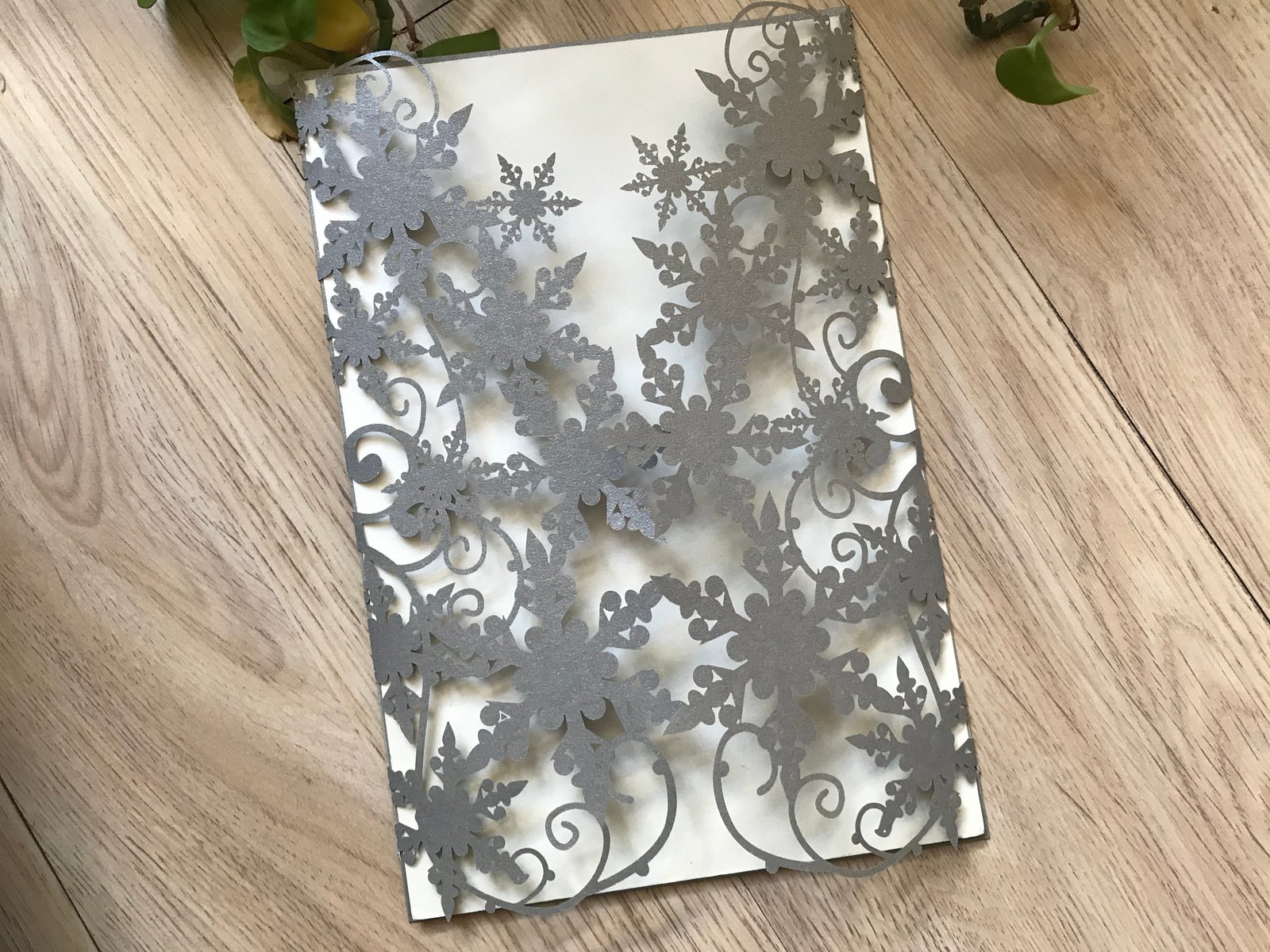 50pcs Pearl Silver snowflake Laser cut wedding Invitations Cards,Birthday Invite