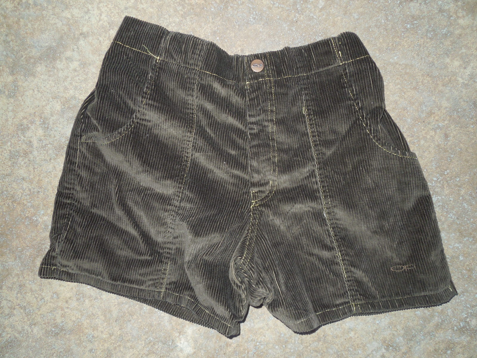 VINTAGE OCEAN PACIFIC SURF CORDUROY SHORTS SIZE 33 Shorts