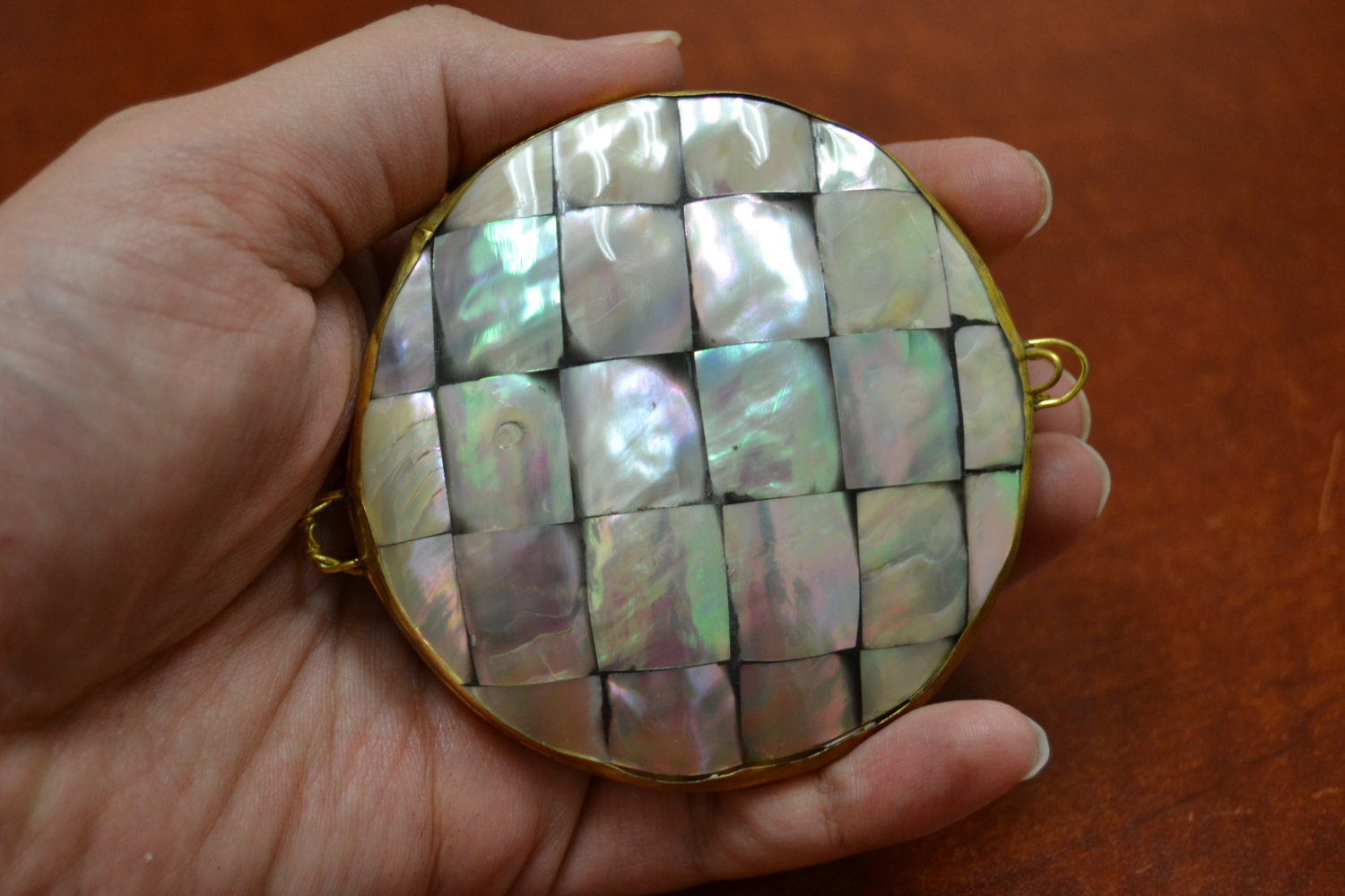 round MOTHER of PEARL SHELL trinket box coin purse 3" #t-2807 - $10.00