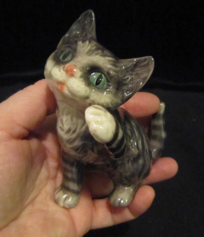 goebel porcelain cat