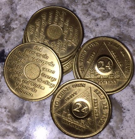 Wendells - Lot of 25 bronze aa alcoholics anonymous 24 hour medallion chip 24hrs medalli...