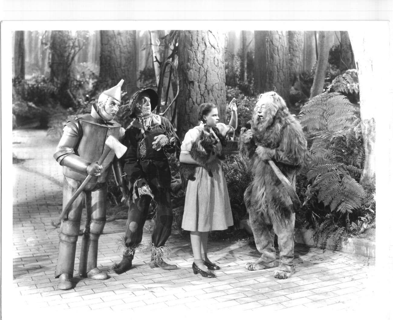 THE WIZARD OF OZ CAST 8X10 PHOTOGRAPH ORIGINAL RARE - Black & White