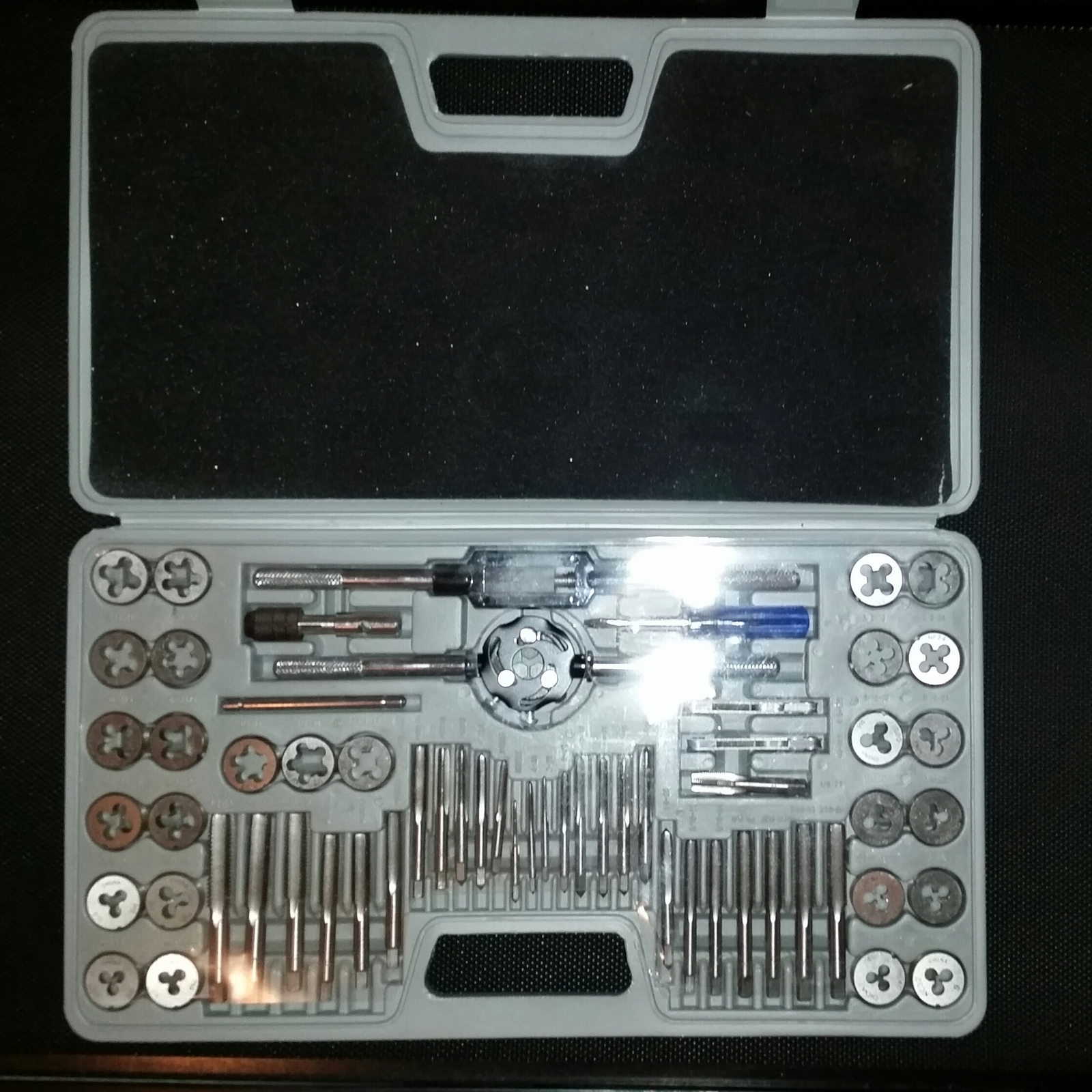 TAP & DYE SET (60PC) SAE & METRIC Taps & Dies