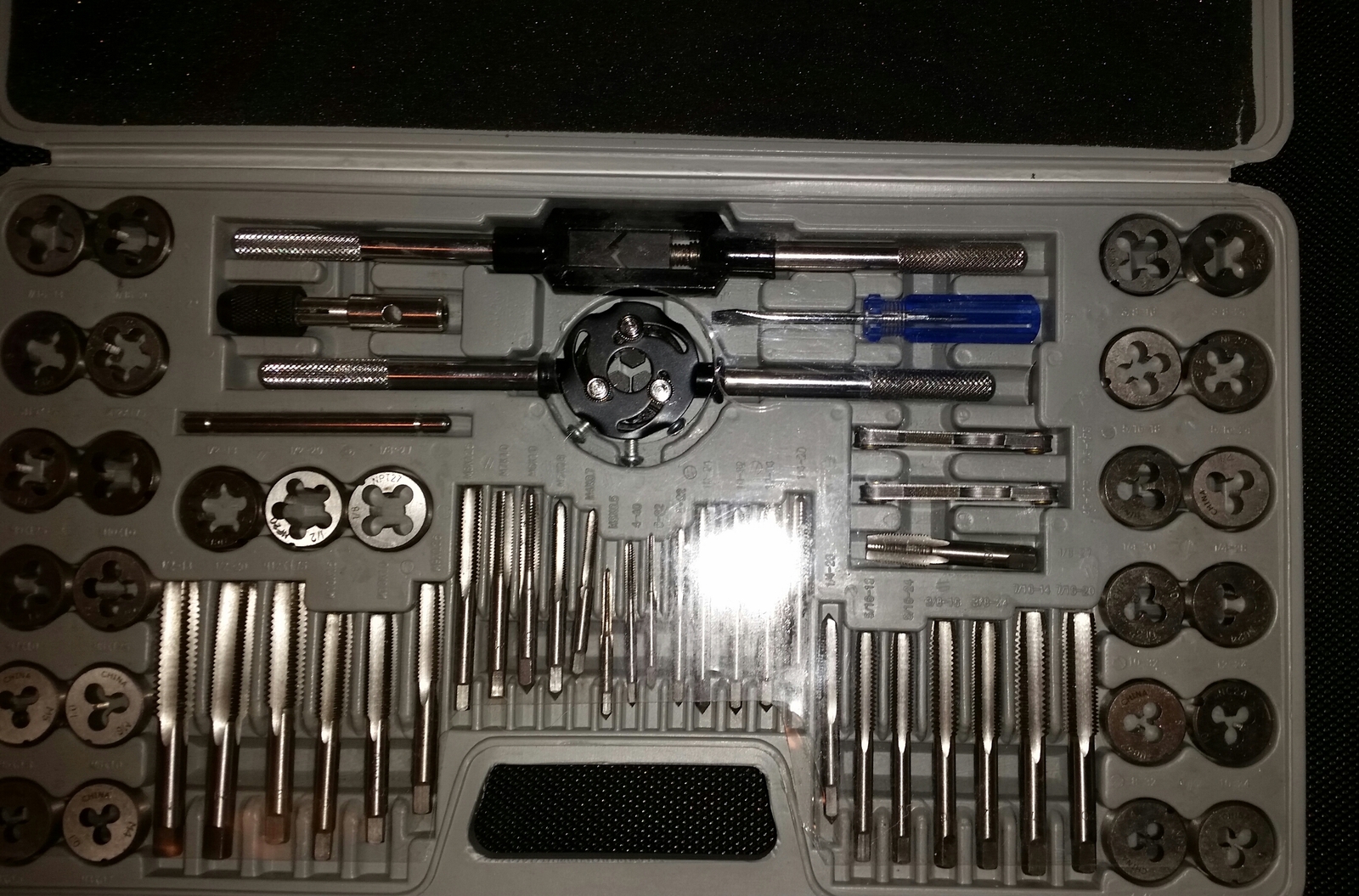 TAP & DYE SET (60PC) SAE & METRIC Taps & Dies