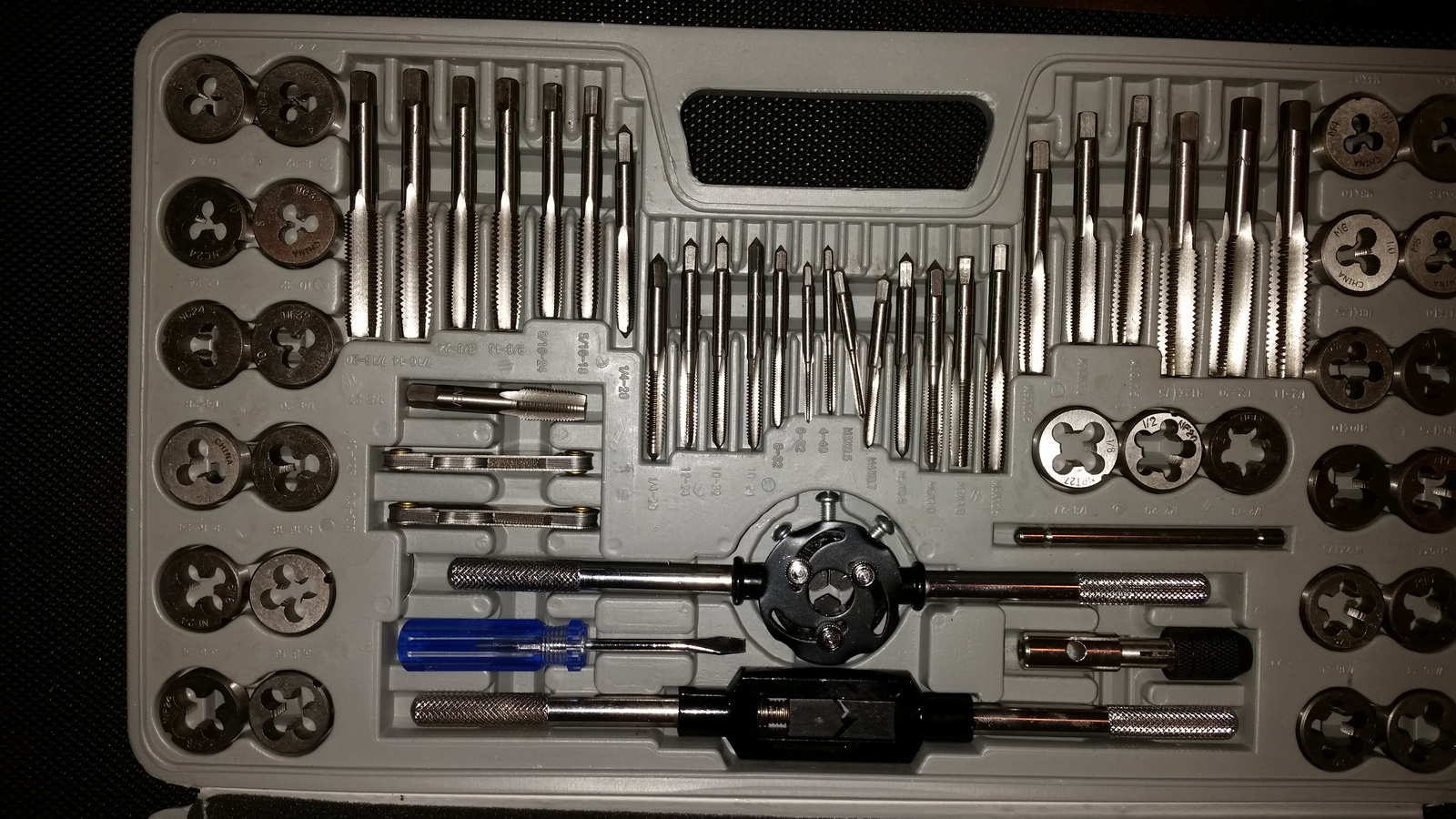 TAP & DYE SET (60PC) SAE & METRIC Taps & Dies