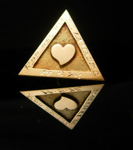 18Kt GOLD Mothers Day brooch heart vintage engraved RDD.Del Dia De lamadre 14-5- - $245.00
