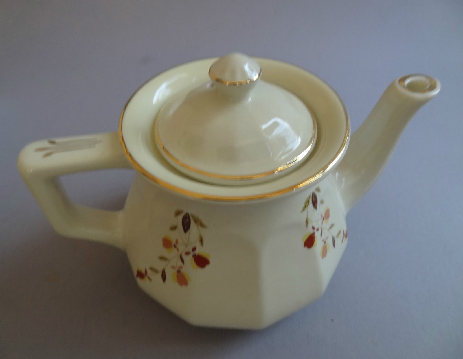 Jewel Tea/Autumn Leaf Hall China Bellevue Teapot NALCC 2004 Hall