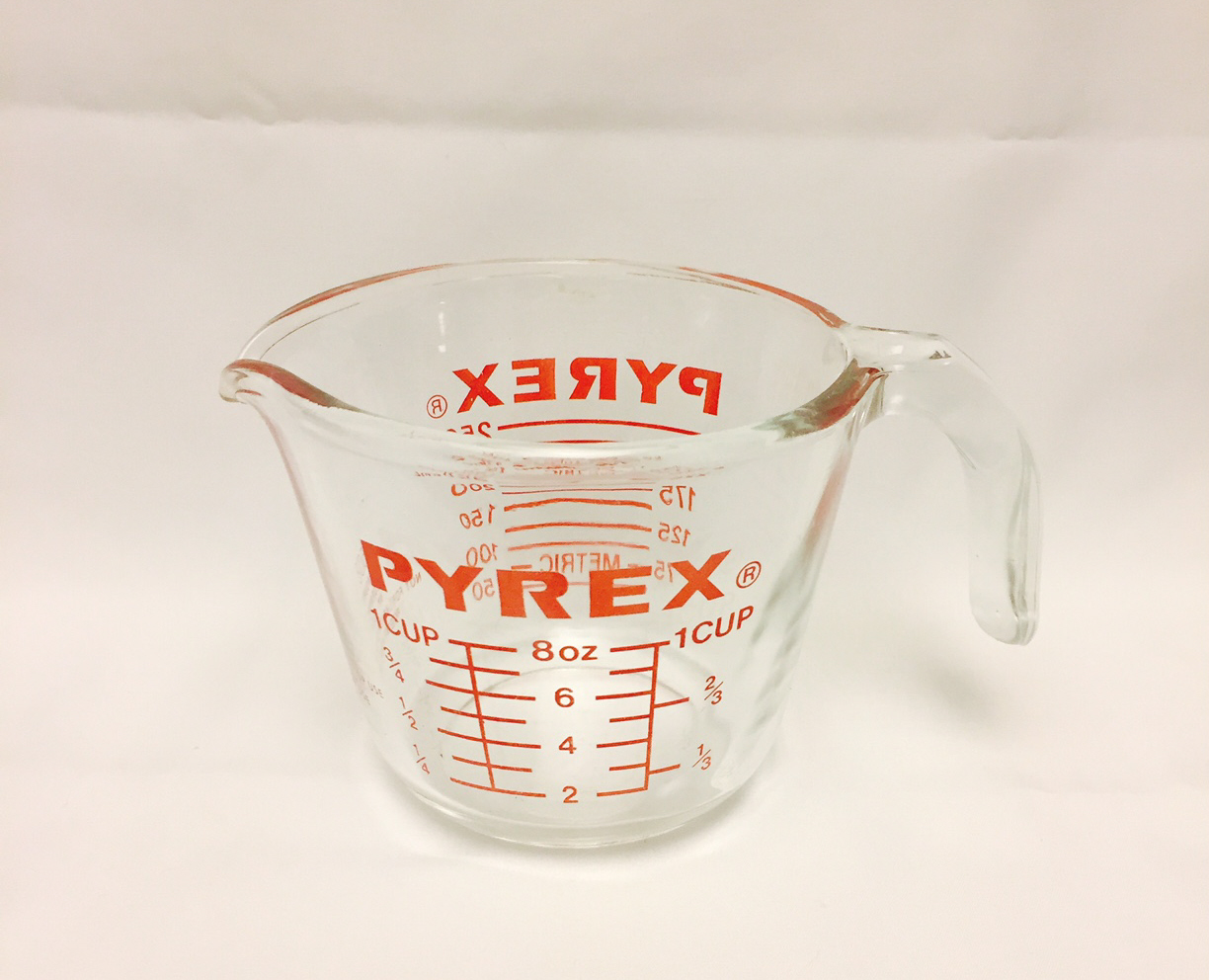 Vintage Pyrex glass measuring cup 508 1 cup 8 oz size open handle red