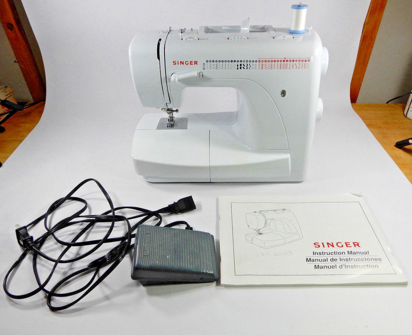 SINGER 2932 Sewing Machine 35 Built-in Patterns with manual..TESTED ...