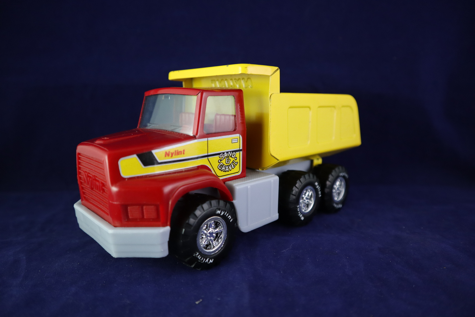 nylint dump truck