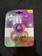 Tommee Tippee Day&amp;Night Orthodontic Pacifiers 0-6m 3 Pack- Glow In Dark ... - $8.72