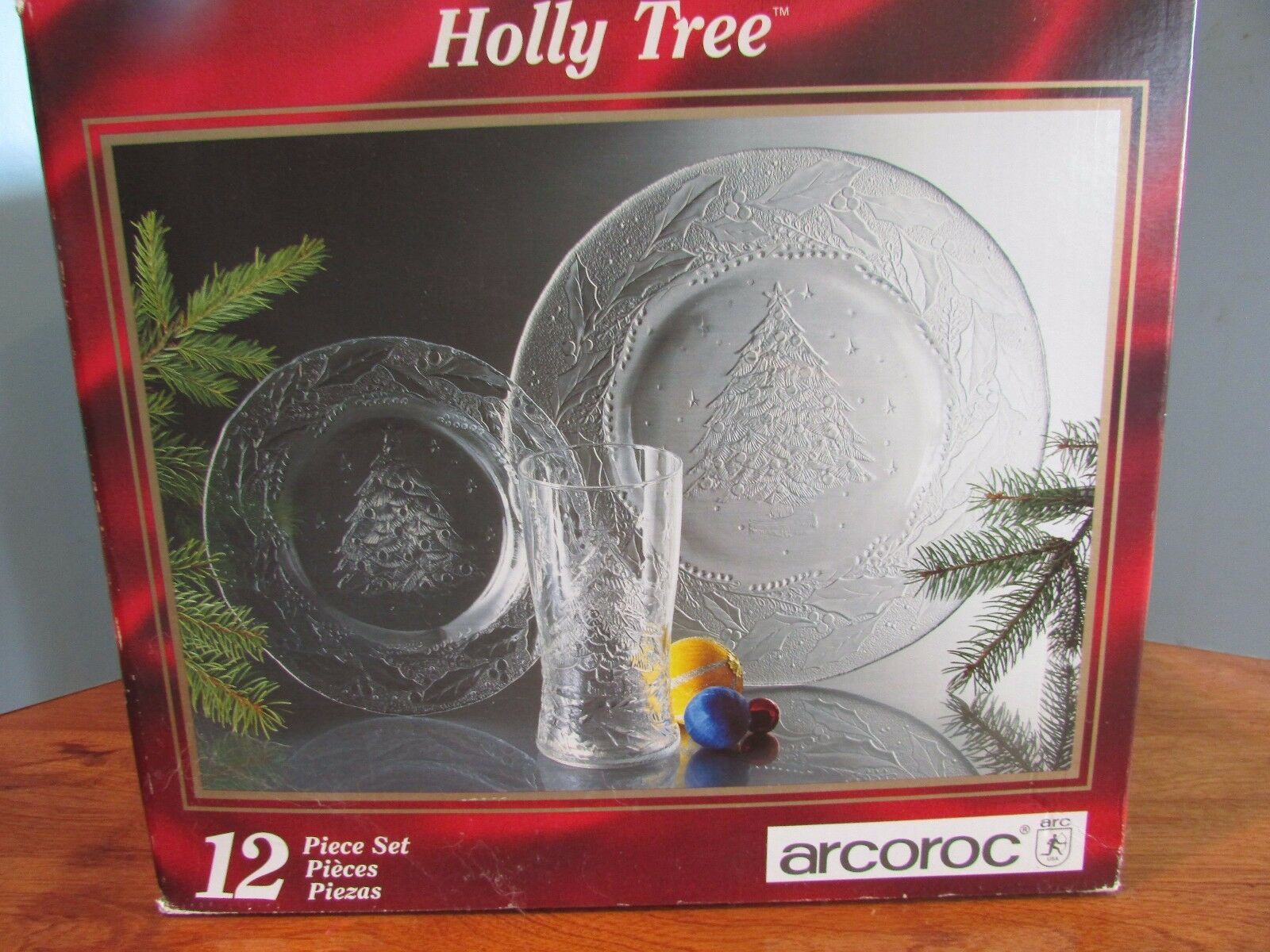 Arcoroc 12 piece Holly Tree Christmas Dinnerware set DINNER PLATE