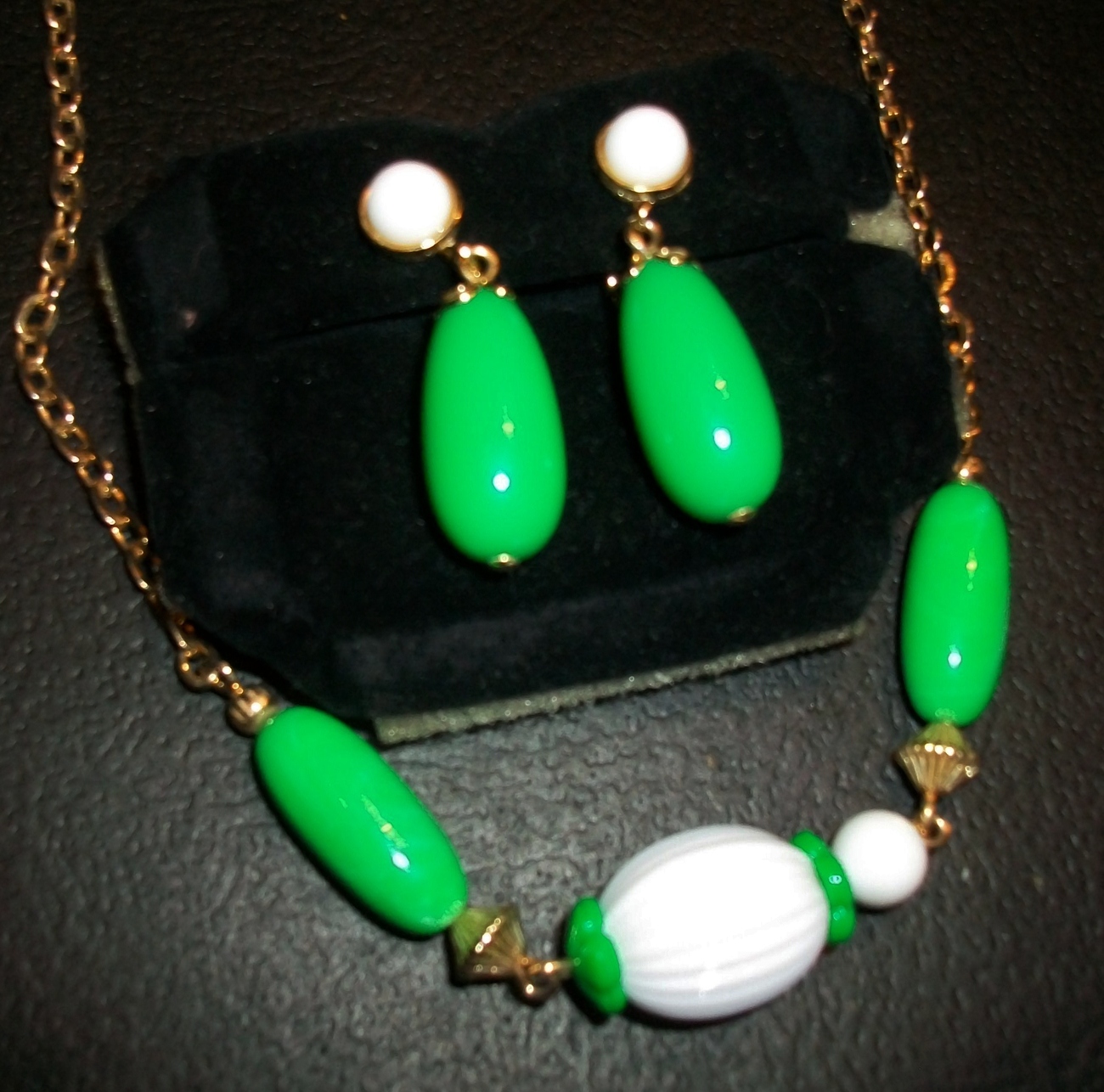 Vintage Avon Green and White Necklace and Clip-On Earrings Set  'Come Summer' - £11.55 GBP