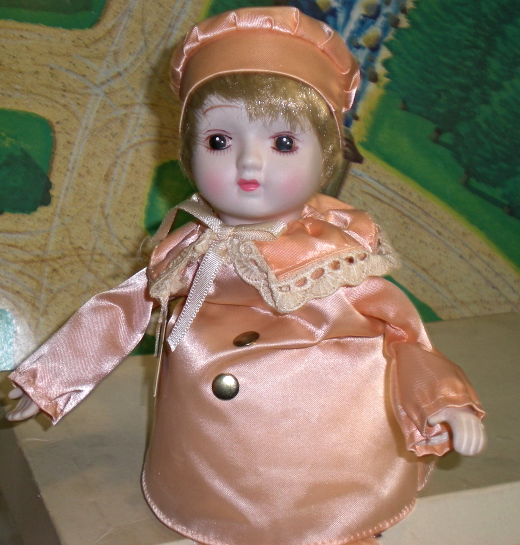 Music Box Doll Plays Somewhere My Love. 1970Now