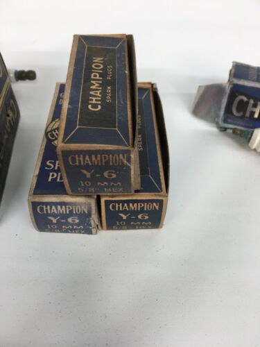 SPARK PLUG SET SPARK PLUGS BOX OF 10 VINTAGE CHAMPION J-14Y NOS NEW OLD STOCK