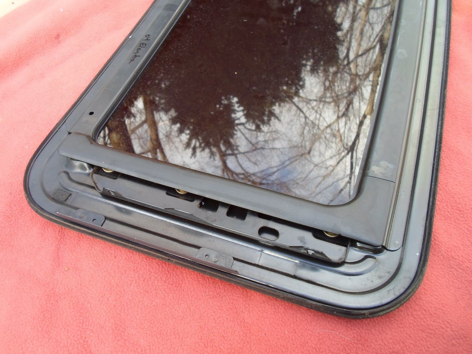 2004 HYUNDAI ELANTRA OEM YEAR SPECIFIC SUNROOF GLASS NO ACCIDENT! FREE SHIPPING! Sunroofs & Parts