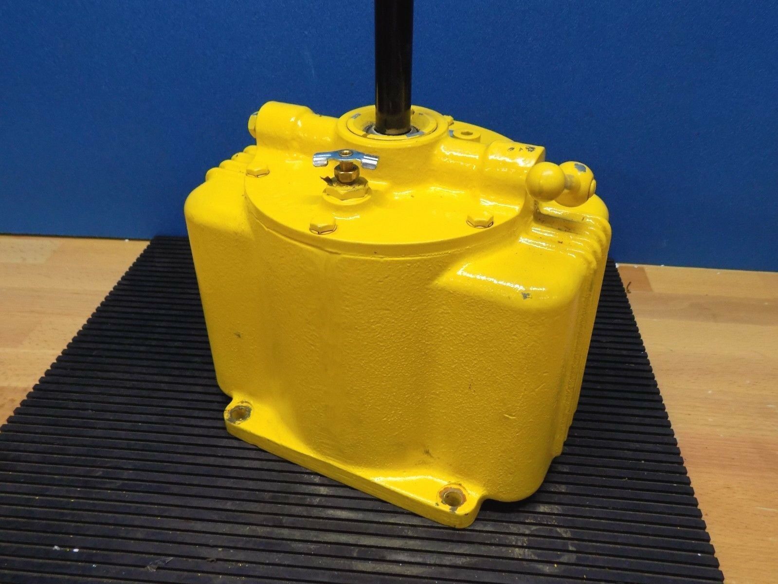 Enerpac Low Pressure Hydraulic Hand Pump 2500 Max psi SingleStage P25