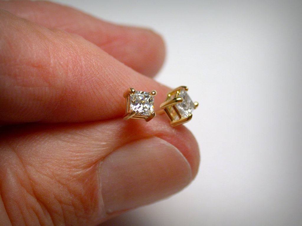 latest design of gold earrings tops