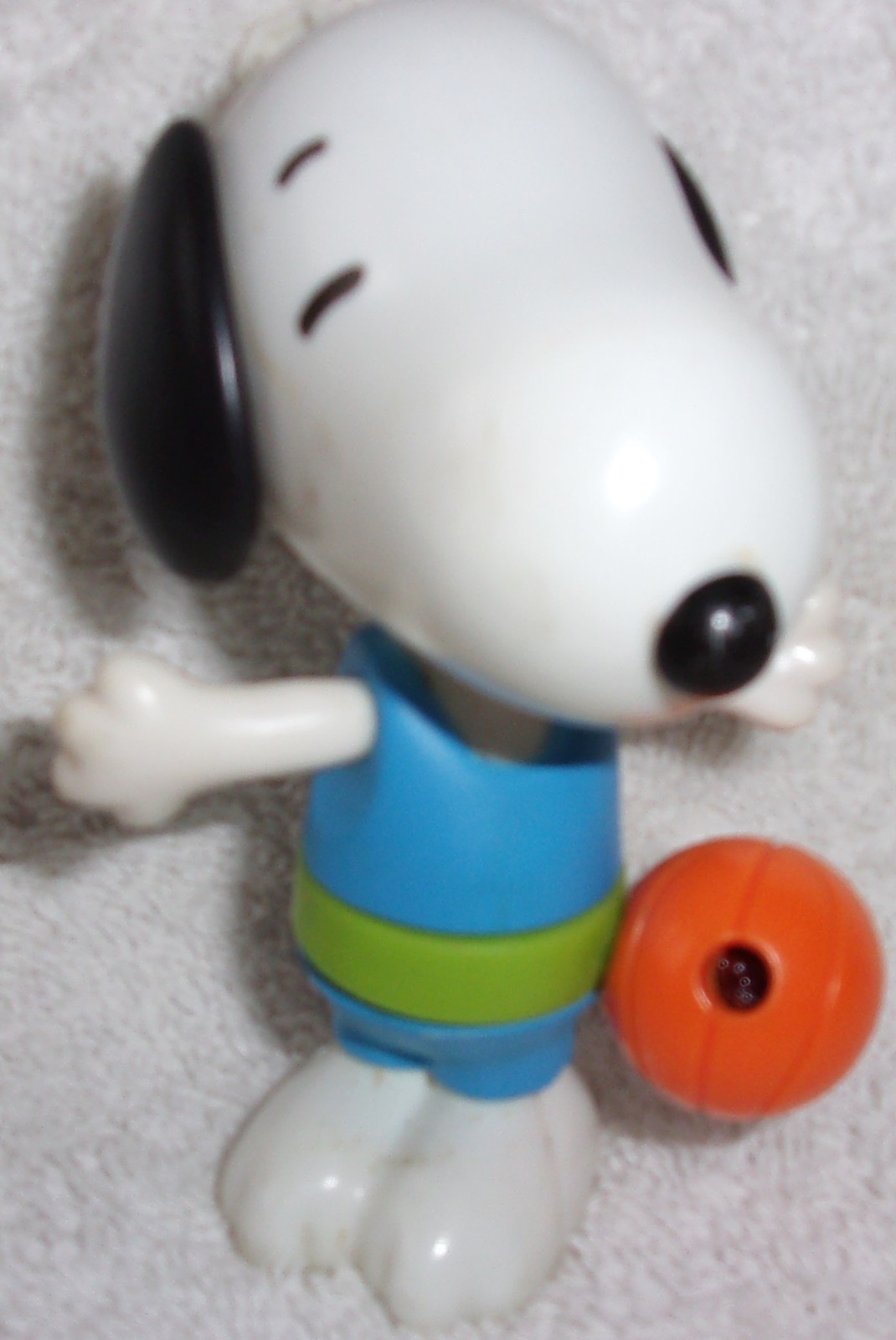 McDonald’s Peanuts Snoopy Basketball Athlete Figure Happy Meal Toy 2018