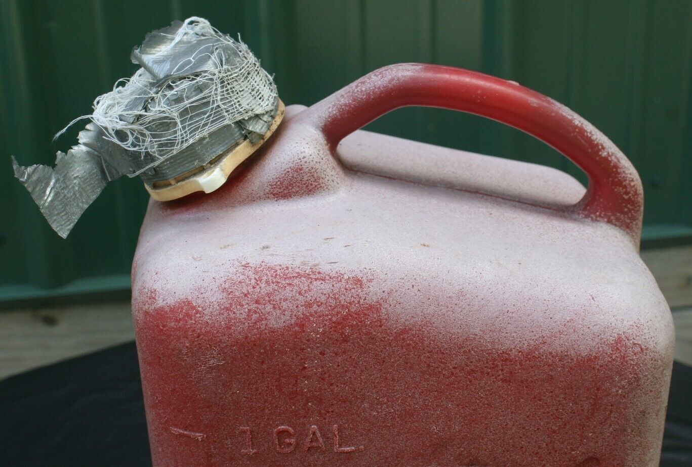1986 Vintage Igloo Gas Can Jerry Jug 1 Gallon Model 1404 3.8 Litre