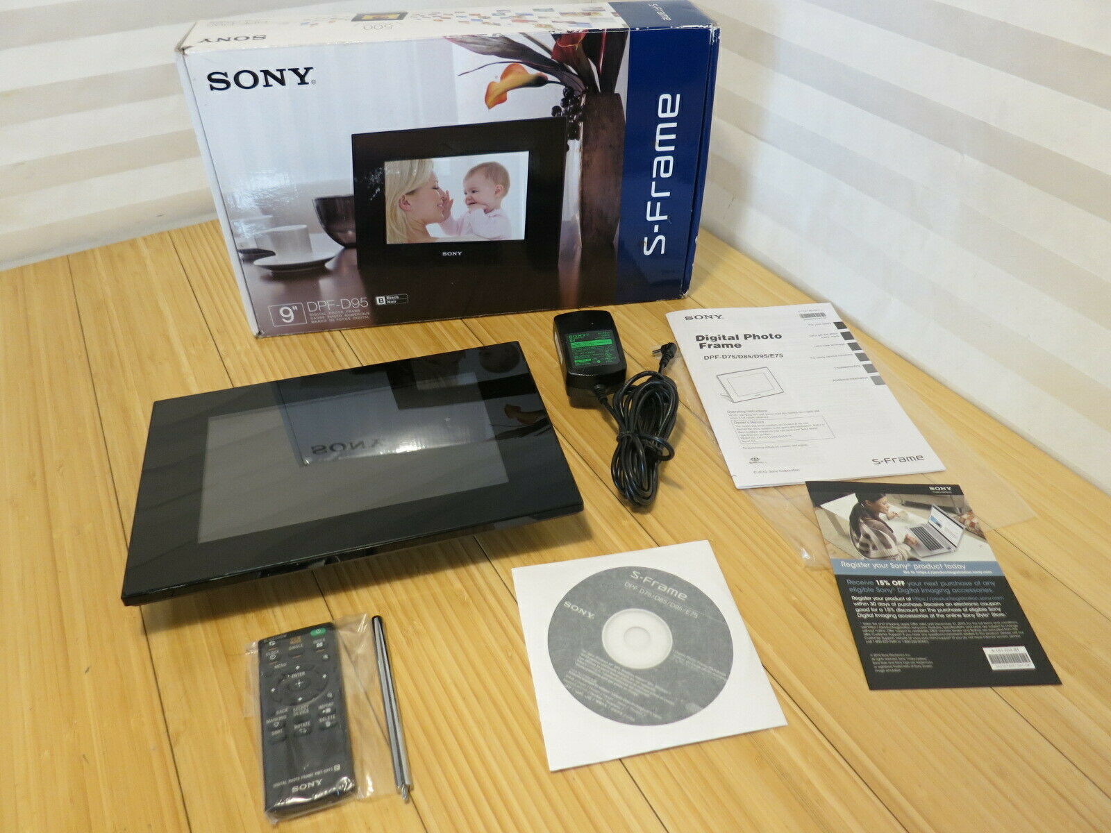 Sony DPFD95 9" SFrame Digital Picture Frame With Remote, CDROM
