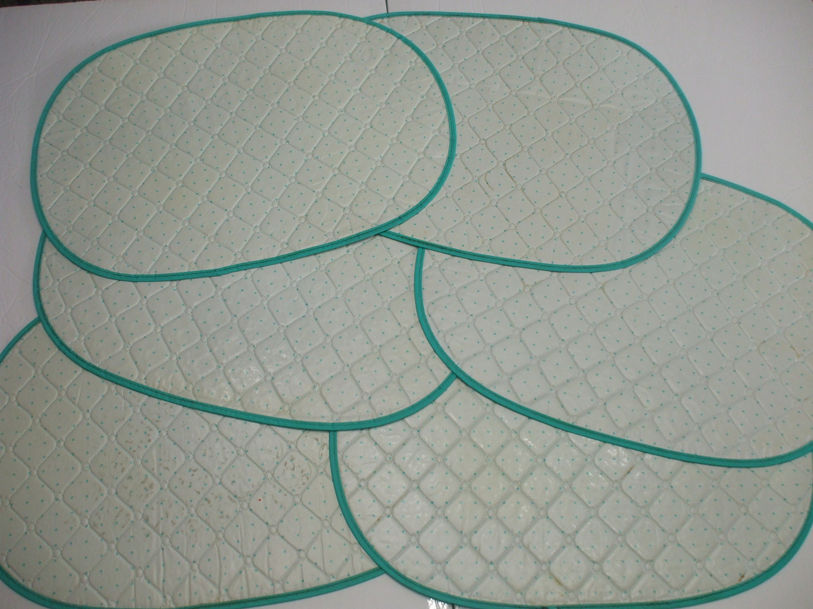 6 Blue Non Rigid Plastic Oval Table Placemats With White Underside 17