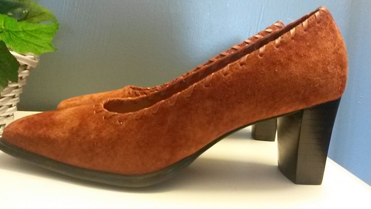 TERRY LEWIS Classic Luxuries Womens Burnt Orange Suede TERRY LEWIS Classic Luxuries Womens Burnt Orange Suede