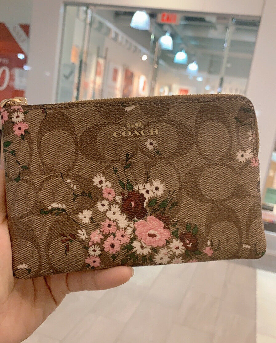 coach corner wristlet