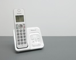 Panasonic KX-TGD533 Cordless Telephone with Digital Answering Machine READ image 2