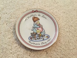 1987 Avon Collector’s Plate Mother’s Day A Mother is Love 5 Inch Decorative - $2.00