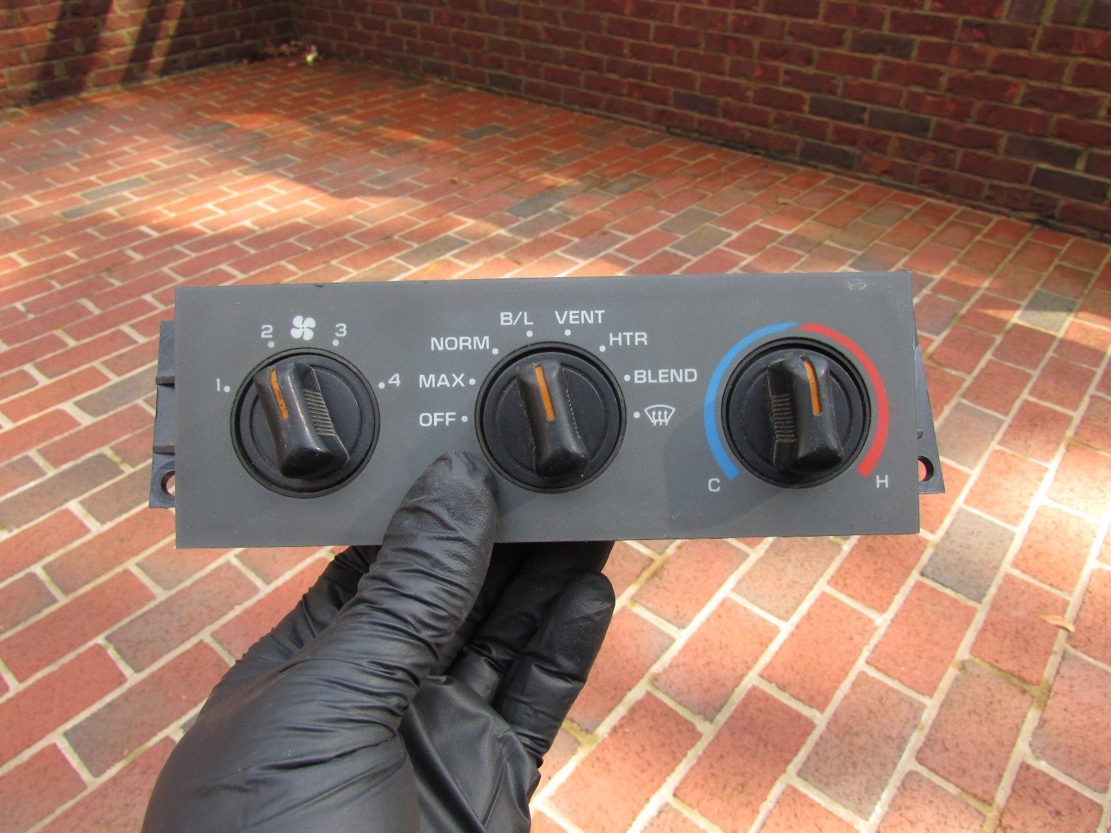 9916Q PONTIAC BONNEVILLE 96 97 98 OEM TEMP AC HEAT CLIMATE CONTROL