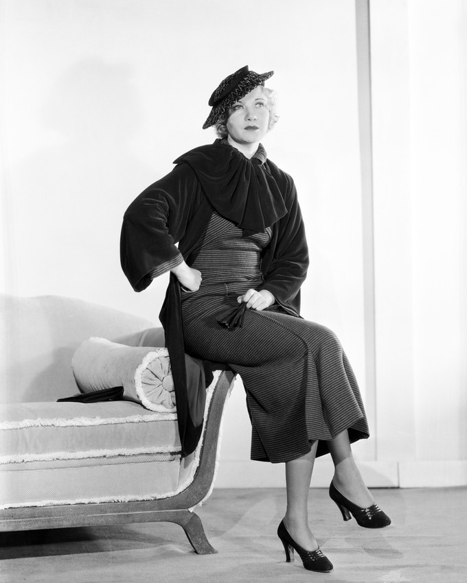 Una Merkel 11x14 Photo full length pose - Photographs