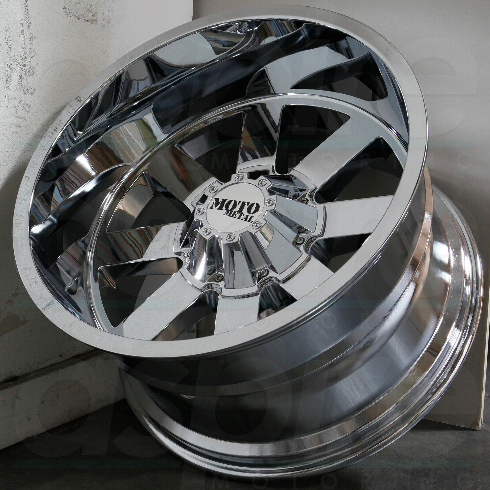 One 18x12 Moto Metal MO962 6x135/6x5.5 44 Chrome Wheels Rims Wheels