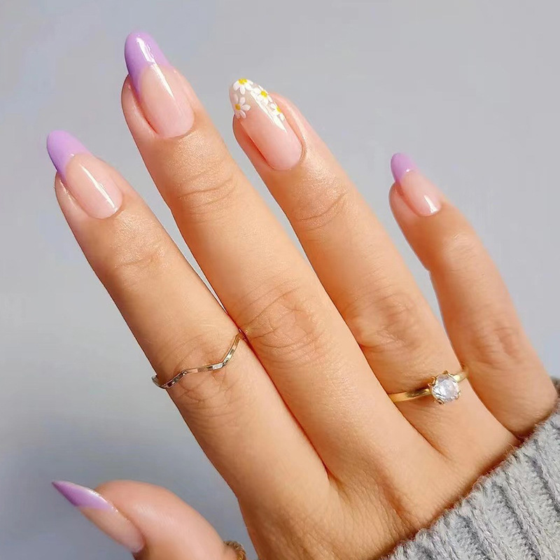Fake nail manicure patch French manicure floral manicure light purple white nail
