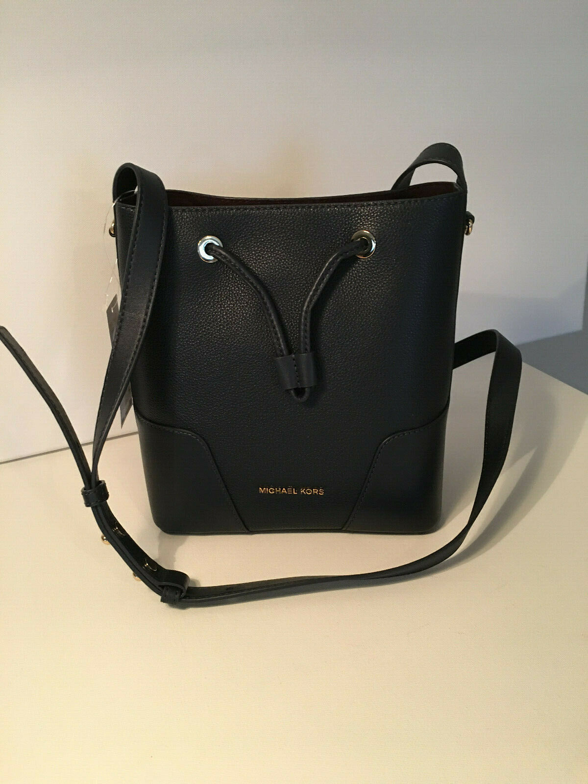 michael kors cary small bucket bag